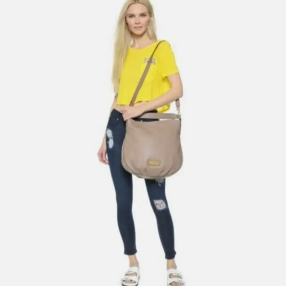 MARC JACOBS Q Hillier Large Italian Leather Crossbody Hobo Cement Taupe Grey - Picture 1 of 16